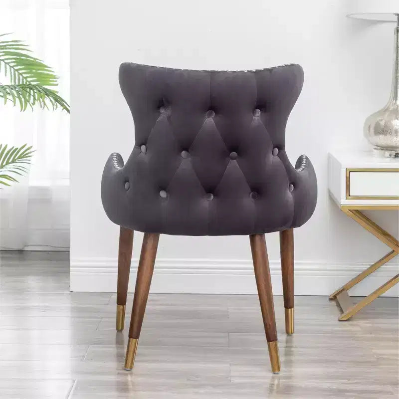 Fauteuil d'appoint contemporain en velours avec revêtement clouté, coussins profonds, fauteuil élégant avec pieds en bois massif pour salon ou chambre à coucher