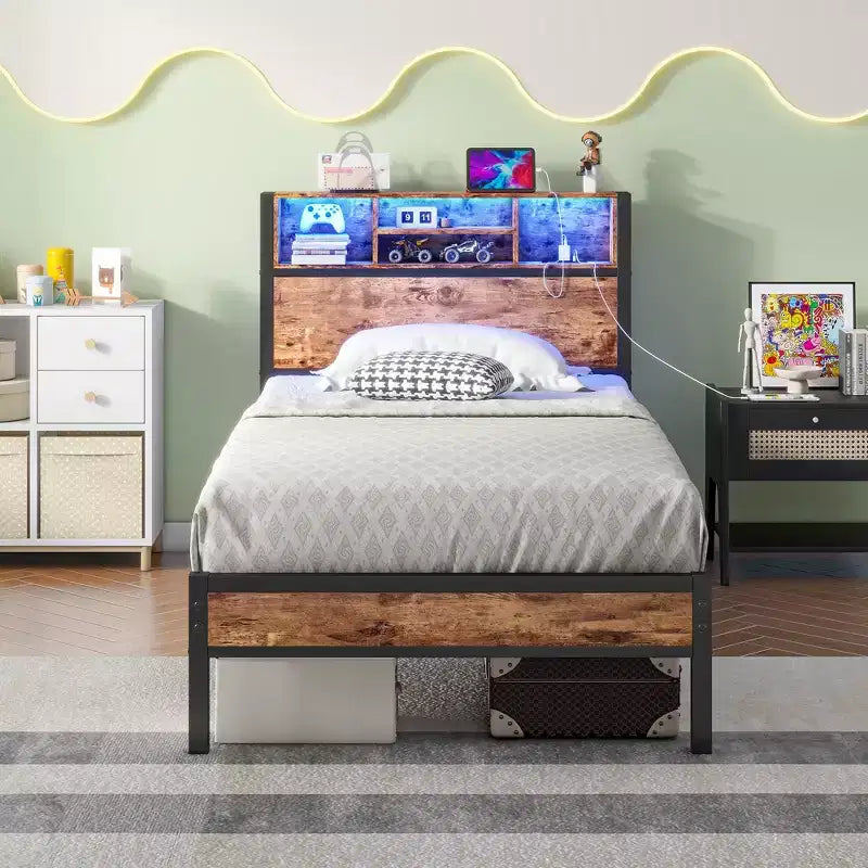 Cadre de lit double en métal avec tête de lit de rangement, lumières LED RGB, station de recharge, rangement bibliothèque, sans sommier tapissier